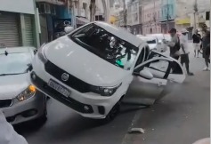 Imagens que circulam nas redes sociais registraram o momento 