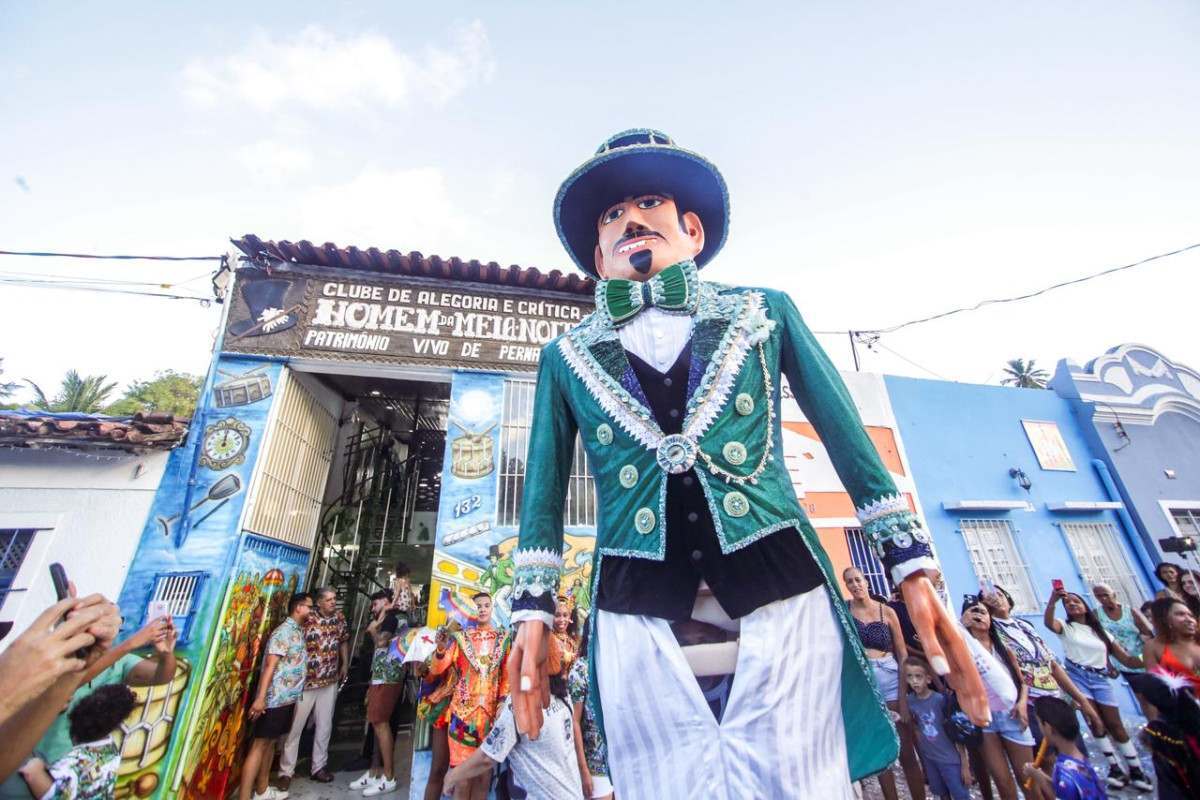 Mist&eacute;rio envolvendo o sumi&ccedil;o do Homem da Meia-Noite movimenta internautas pernambucanos - Foto: Crysli Viana/DP Foto