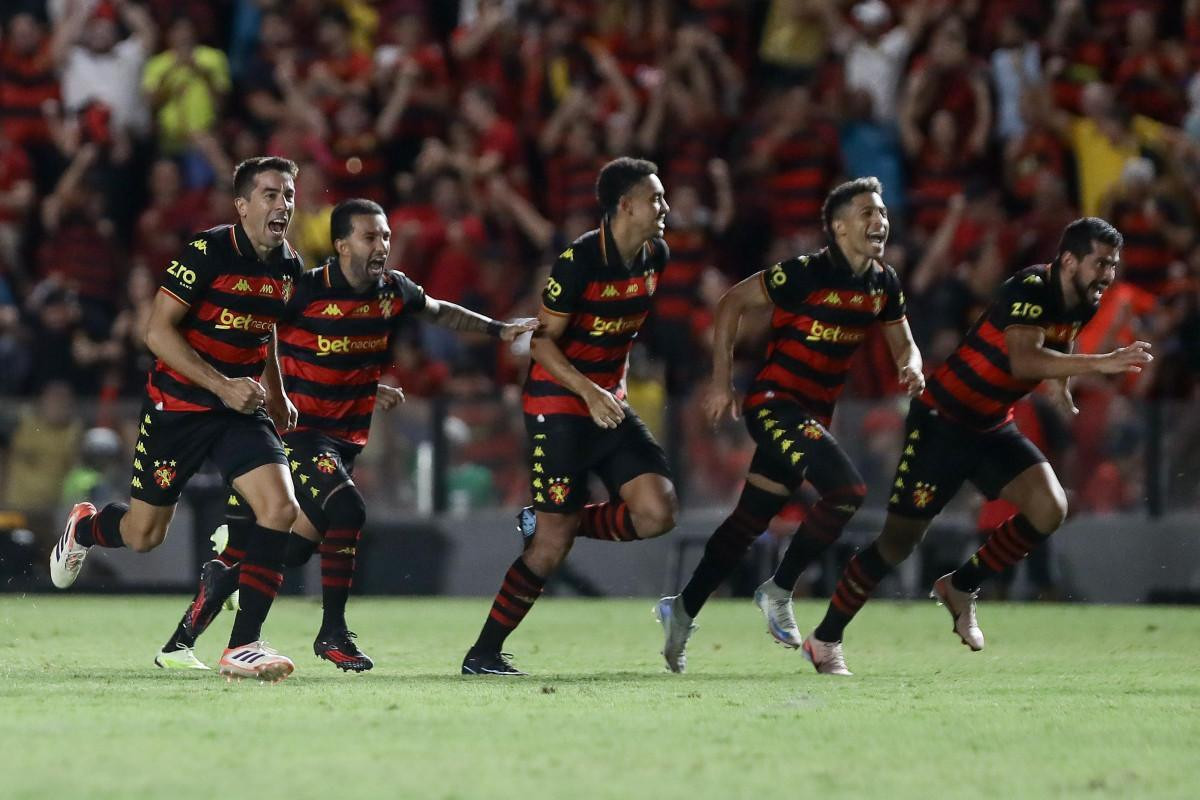 Jogadores do Sport em partida da Copa do Brasil/Rafael Vieira/DP Foto