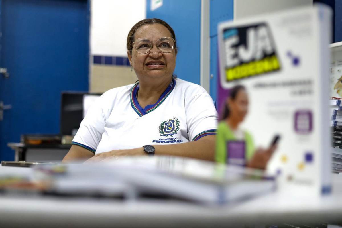 Simone Maria é estudante do módulo V da EJA, que corresponde ao 6º ano do ensino fundamental. (Foto: Rafael Vieira / DP Fotos)