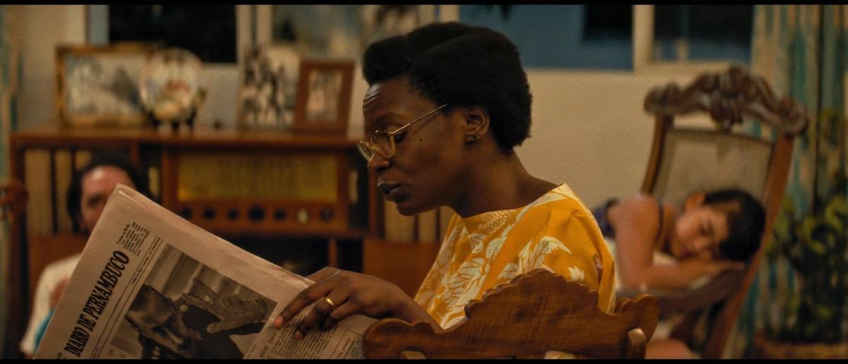 Diario de Pernambuco é parte da iconografia marcante do filme 'O Agente Secreto'
/Foto: Reprodução