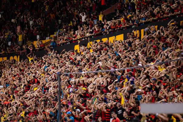 Torcida do Sport na Ilha do Retiro
