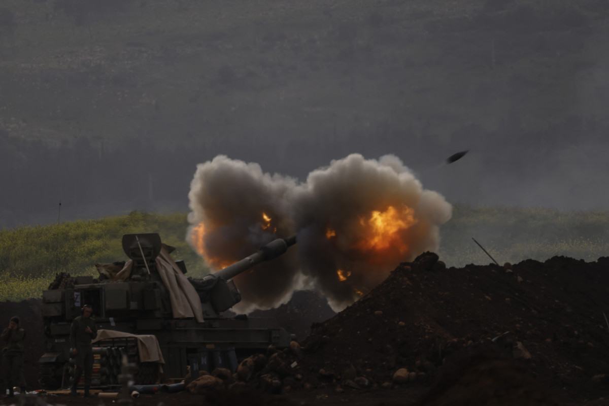 Uma unidade de artilharia israelense posicionada na Alta Galileia, no norte de Israel./AFP