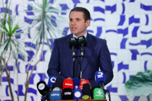 O presidente da C&acirc;mara dos Deputados, Hugo Motta (Republicanos-PB), durante coletiva no Sal&atilde;o Verde, ao anunciar prioridades da pauta da semana, incluindo a vota&ccedil;&atilde;o da urg&ecirc;ncia para atualiza&ccedil;&atilde;o do MEI 