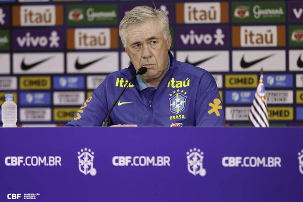 T&eacute;cnico italiano anuncia nesta segunda-feira (16) os convocados para os testes contra Fran&ccedil;a e Cro&aacute;cia; confira como assistir ao vivo ao an&uacute;ncio de Ancelotti na sede da CBF.