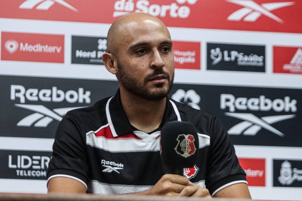 R&eacute;gis, meia do Santa Cruz