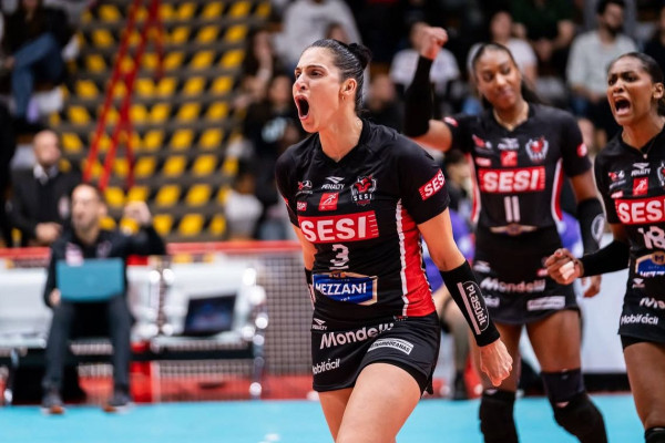 Dani Lins, levantadora do Sesi Bauru