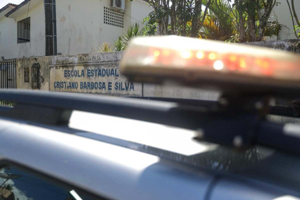 PM foi acionada para escola onde ocorreu ataque em Barreiros (Foto: Rafael Vieira/DP Foto)