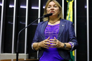 Quem &eacute; Gorete Pereira, deputada que usar&aacute; tornozeleira ap&oacute;s opera&ccedil;&atilde;o sobre fraudes no INSS