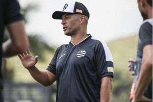 Alex, novo treinador do Athletic-MG