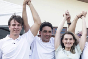  Mar&iacute;lia Arraes (futura filiada ao PDT), o ministro Silvio Costa Filho e Miguel Coelho