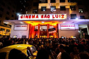 N&atilde;o teve Oscar para o Brasil, mas festa continuou com direito a bloco at&eacute; depois da cerim&ocirc;nia