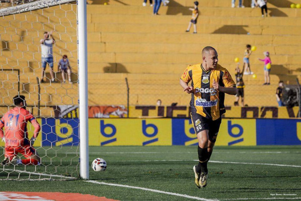 Caio Dantas, atacante do Novorizontino