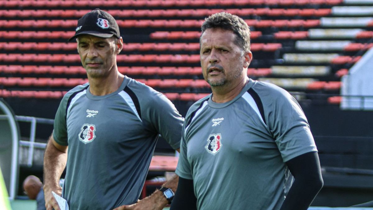 Claudinei Oliveira, técnico do Santa Cruz/Evelyn Victoria/SCFC