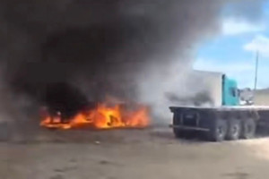 Carreta pegou fogo na BR-101