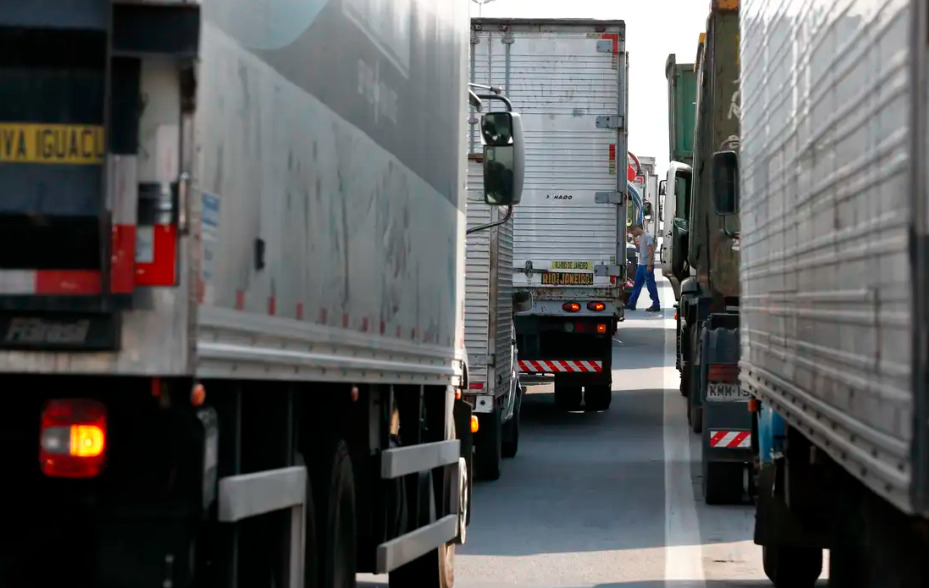 O tema ganha urgência diante da possibilidade de uma paralisação nacional de caminhoneiros/Tânia Rêgo/Agência Brasil