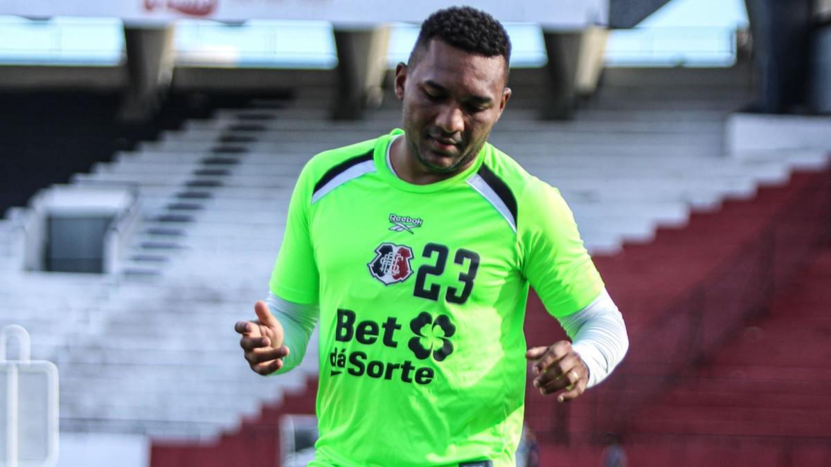 Eron, atacante do Santa Cruz/Evelyn Victoria/SCFC