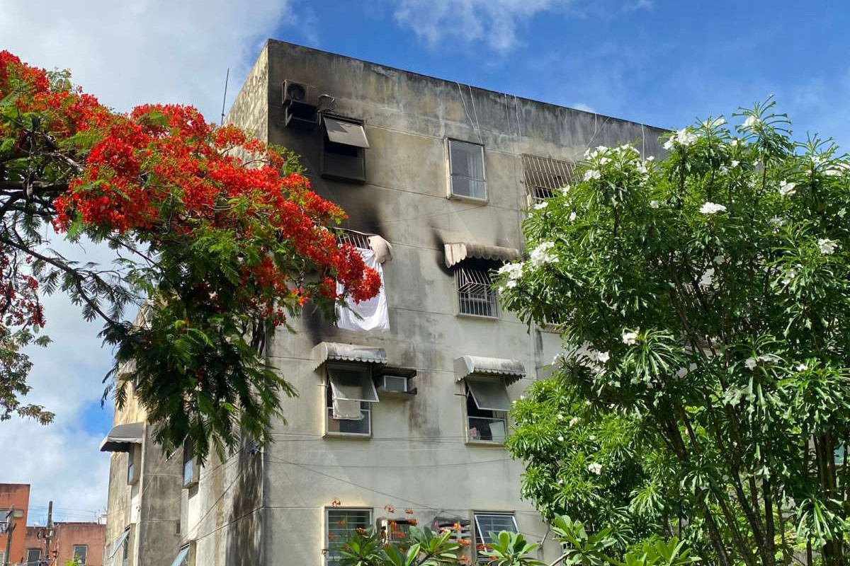 Incêndio atinge apartamento do Conjunto Residencial Agnez Andreazza, no bairro de Areias, zona oeste dos Recife/Foto: Cadu Silva/DP
