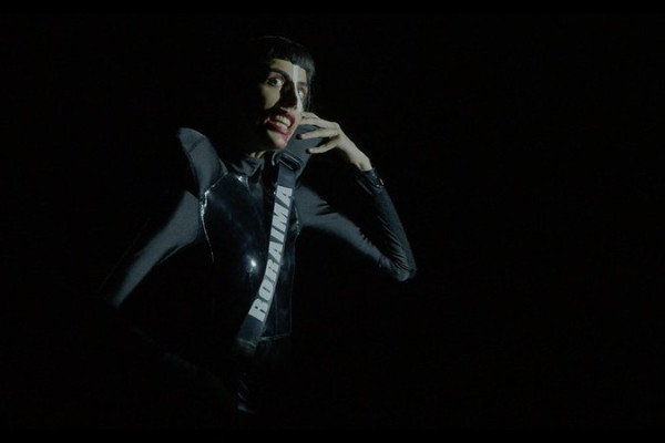 Com carreira consolidada na internet, Thai de Melo estrela monólogo em sua estreia na dramaturgia