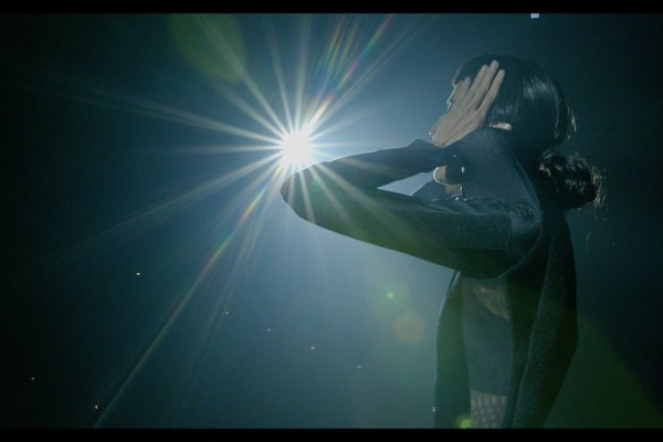 Com carreira consolidada na internet, Thai de Melo estrela monólogo em sua estreia na dramaturgia