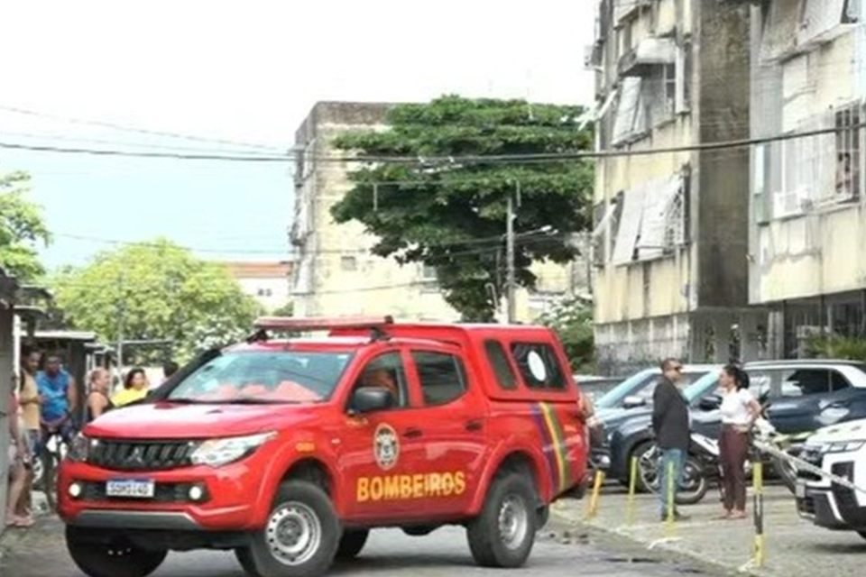 Cinco equipes dos Bombeiros foram enviadas para o Ignez Andreazza/REPRODUÇÃO/TV