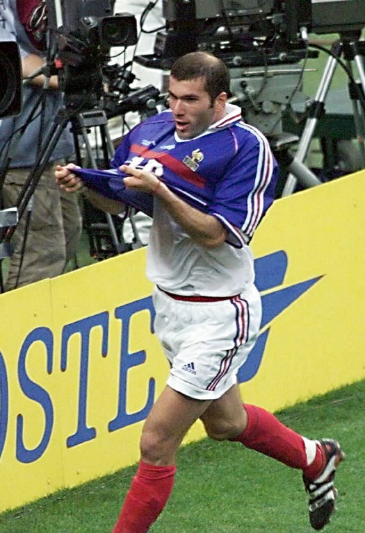 Zidane celebra gol marcado com a Fran&ccedil;a na Copa do Mundo.  (Foto: Pascal George/AFP)
