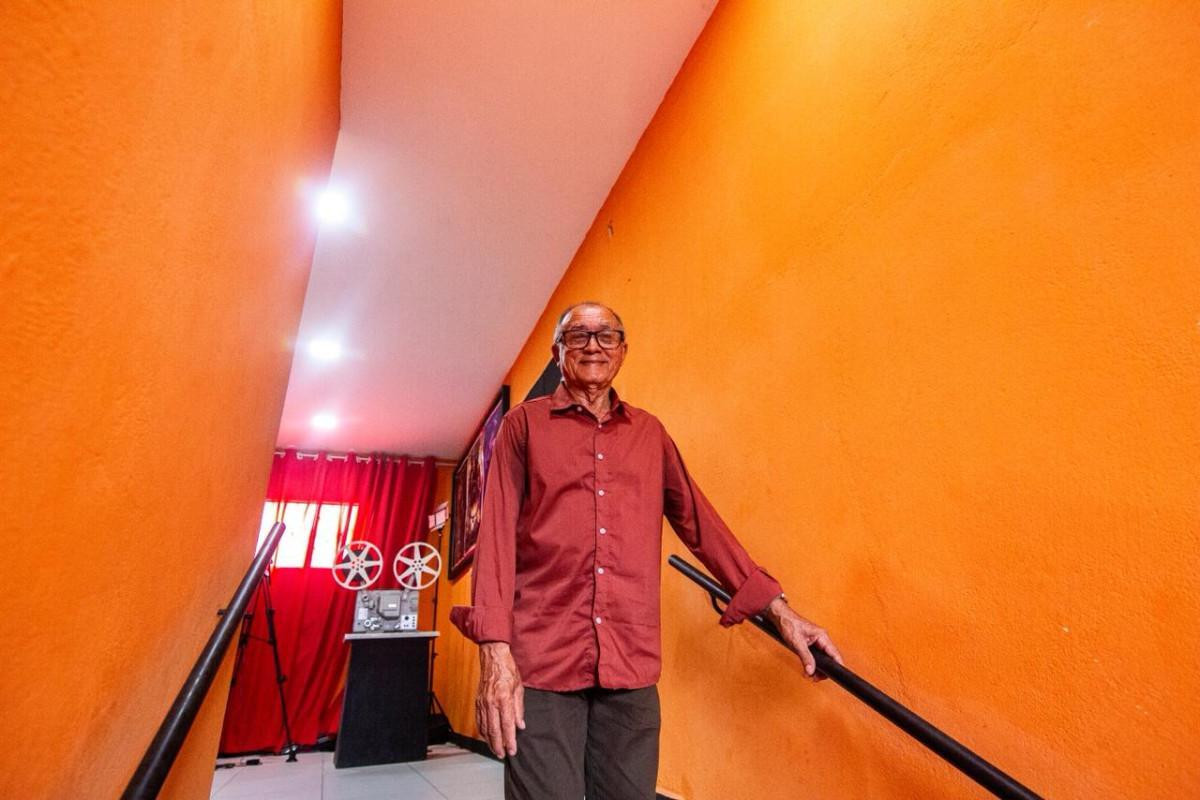 Quando Seu Aurélio comprou o Cine São José em 1992, ele adquiriu duas máquinas de projeção em 35mm. O primeiro filme exibido foi "King Kong", em preto e branco. (Crysli Viana/DP Foto)