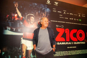 Zico prestigia pr&eacute;-estreia de seu document&aacute;rio no Recife e revive hist&oacute;ria com a cidade