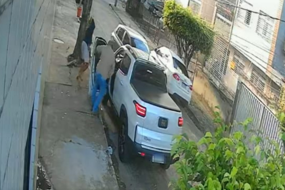 Agente da PM é abordado por assaltante e reage, na Lagoa do Araçá, nesta sexta (20)/REPRODUÇÃO/VÍDEO