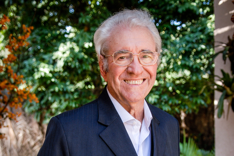 Juca de Oliveira construiu uma carreira extensa e diversa./Globo/Rafael Sorín