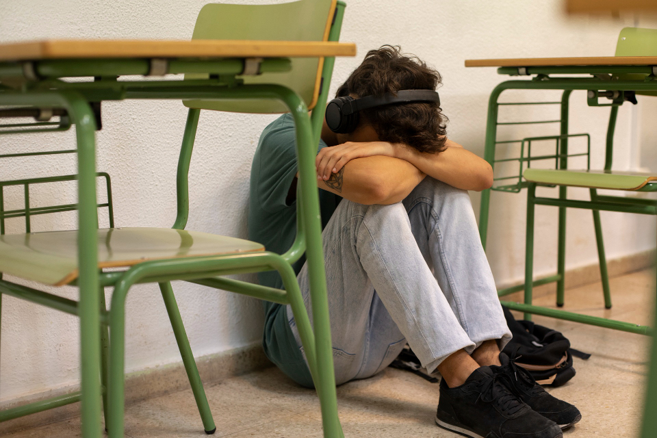 Pais e responsáveis devem estar atentos ao sinais de bullying, diz psicóloga/Foto: Freepik