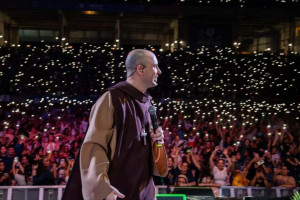 Frei Gilson re&uacute;ne mais de 50 mil fi&eacute;is na Arena de Pernambuco