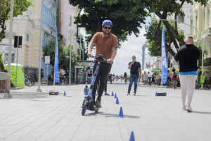 Servi&ccedil;o de aluguel de patinetes el&eacute;tricos compartilhados est&aacute; em fase experimental no Recife 
