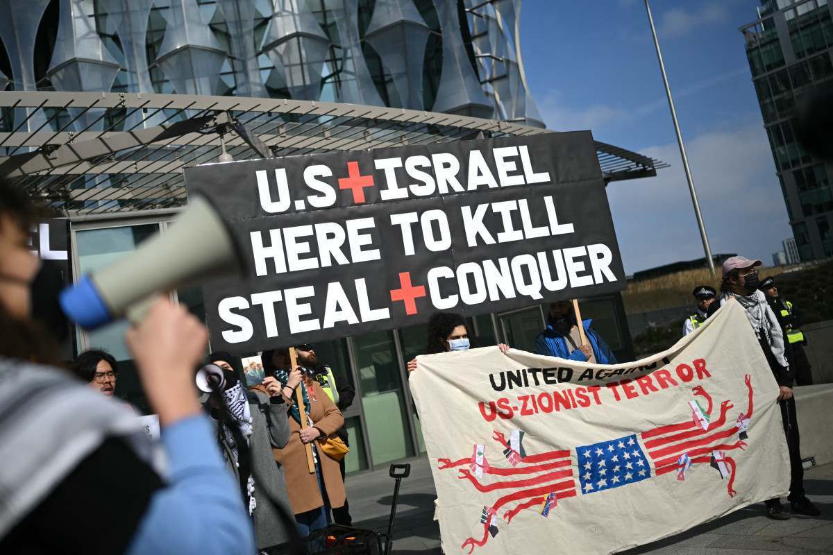 Mais cedo, contudo, o Irã disse que o Estreito de Ormuz estava completamente fechado para embarcações de países 