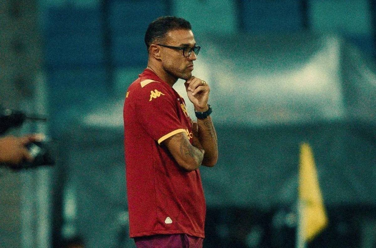 Técnico Roger Silva vem sendo muito criticado /Gil Gomes/Sport