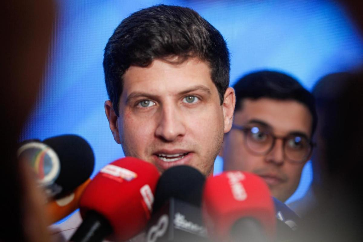 Jo&atilde;o Campos e Victor Marques/Marina Torres