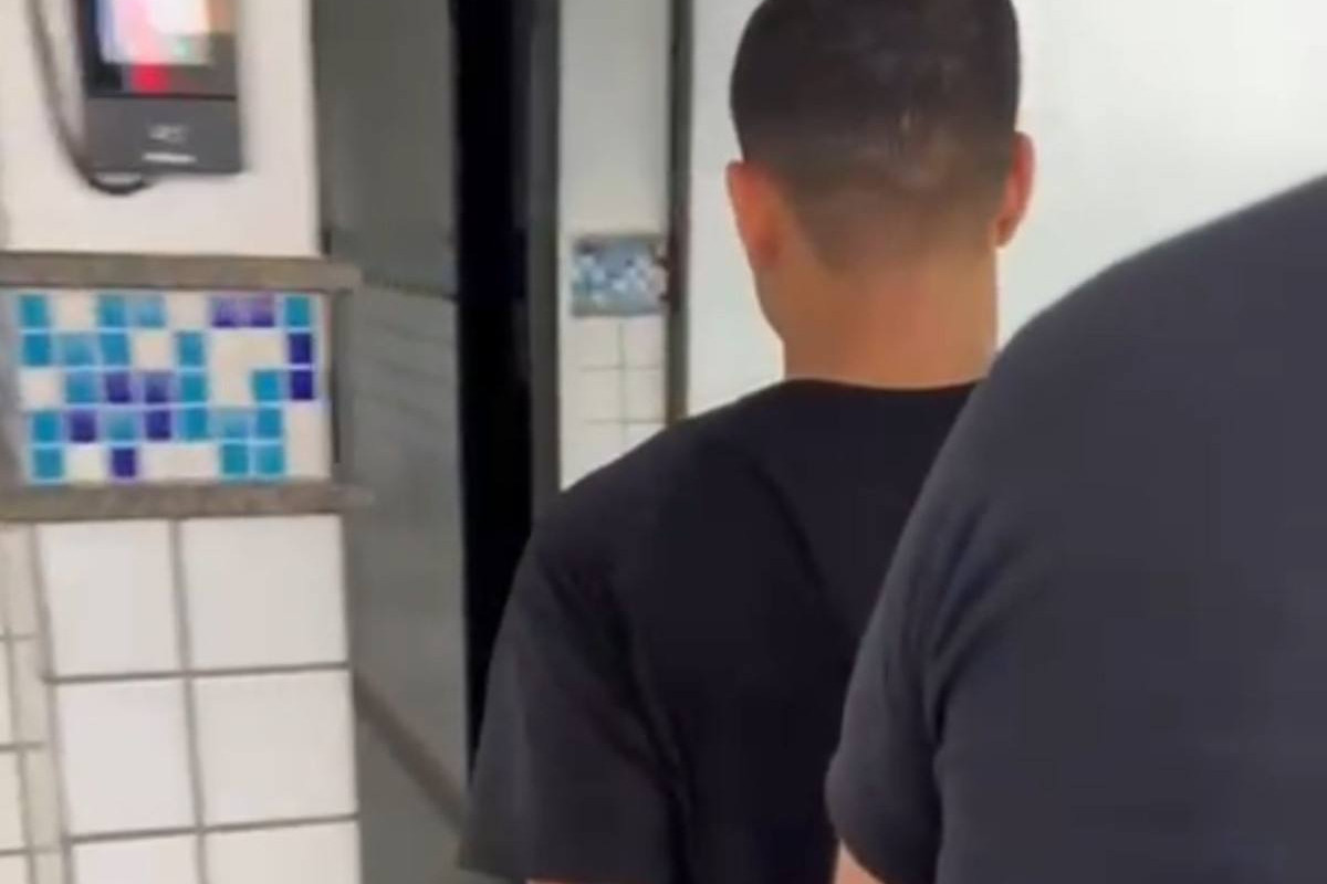 Polícia prende suspeito de roubos e extorsões no Recife (Foto: PCPE)