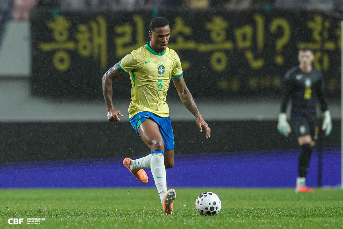 Gabriel Magalhães vira a sexta ausência confirmada da equipe, juntando-se a nomes como Alisson, Bruno Guimarães e Estêvão para os testes de março./Foto: Rafael Ribeiro/CBF