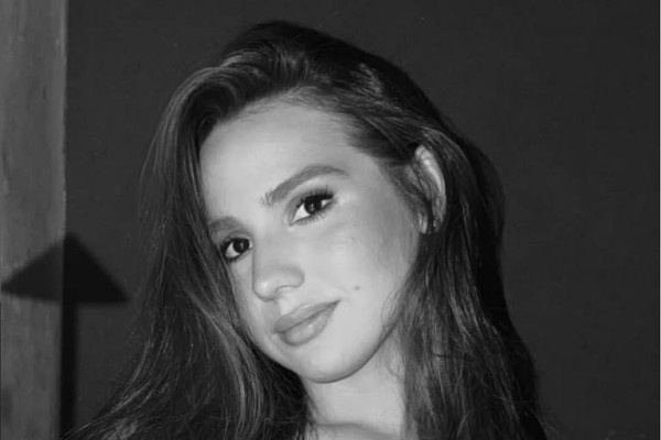 Isabel Cristina Oliveira dos Santos foi morta no apartamento onde morava, em Boa Viagem (Foto: Reprodução/redes Sociais)