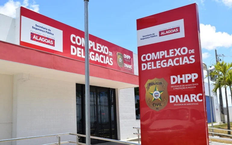A jovem foi conduzida por policiais do 5º Batalhão à Delegacia de Homicídios e Proteção à Pessoa (DHPP)./Divulgação