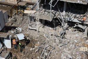 Ir&atilde; ataca Israel e pa&iacute;ses &aacute;rabes, enquanto israelenses miram Beirute