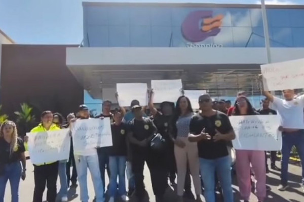 Vigilantes protestam no Shopping Guararapes (Foto: Reprodução/Instagram)