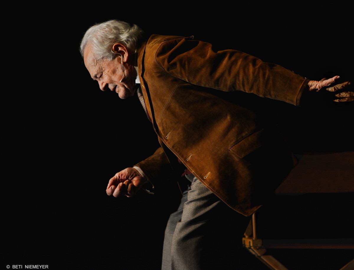 Othon Bastos traz para a Caixa Cultural Recife oito sessões do monólogo "Não Me Entrego, Não" (Foto: Beti Niemeyer)