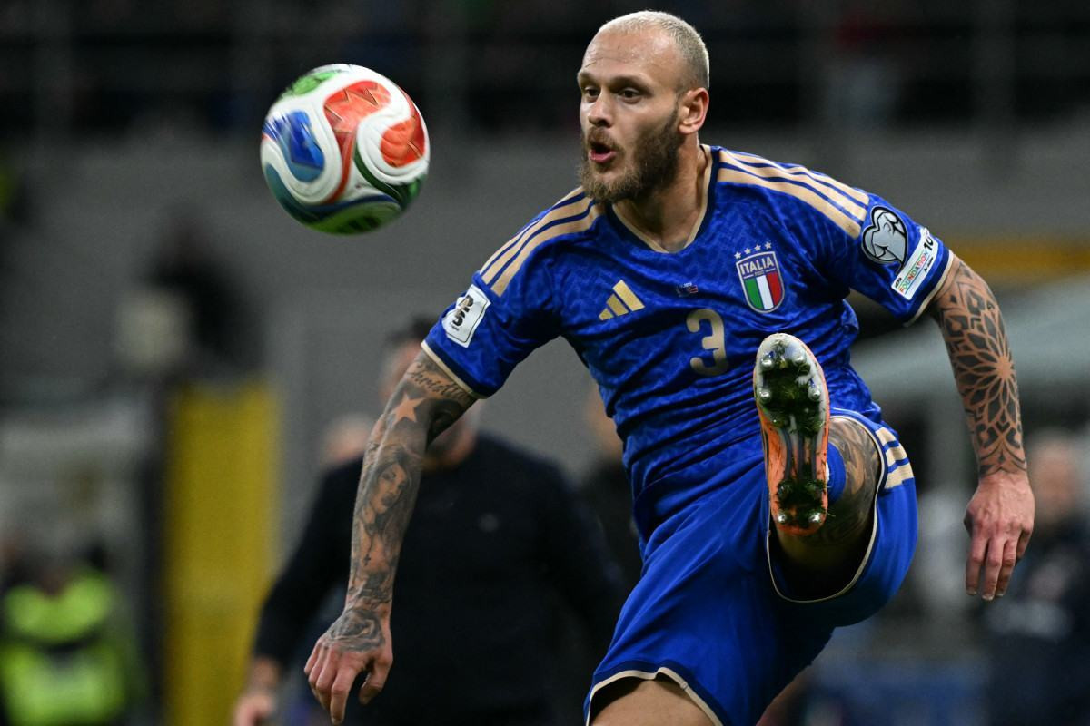 Federico Dimarco, lateral-esquerdo e ala da seleção italiana/Stefano RELLANDINI / AFP