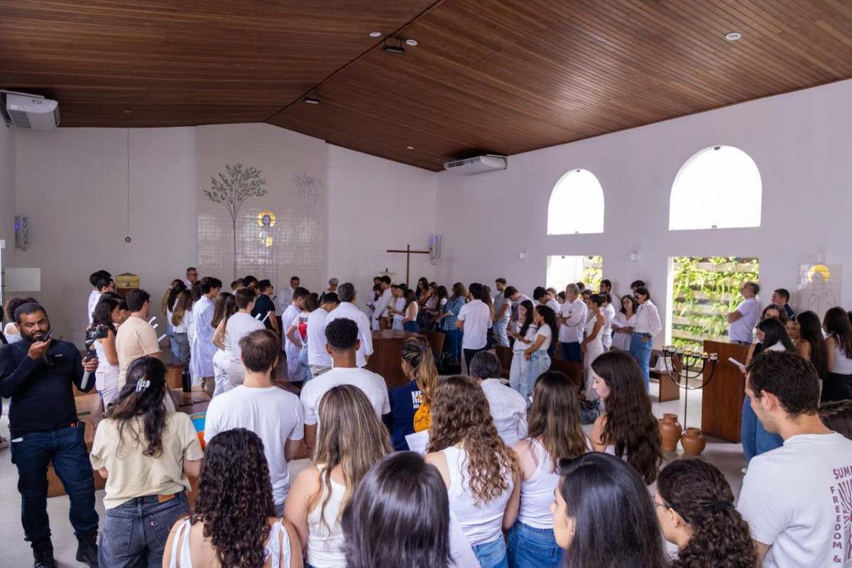 Ato religioso na Unicap marcou homenagen a jovem assassinada pelo ex no le Parc, no Recife /Karol  Rodrigues/DP