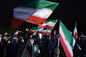 Ir&atilde; rejeita plano dos EUA e diz que fim da guerra n&atilde;o ser&aacute; definido por Trump