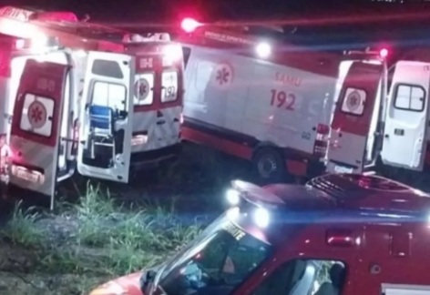 Viaturas do Samu e bombeiros foram acionadas para socorrer pacientes /Redes Sociais 