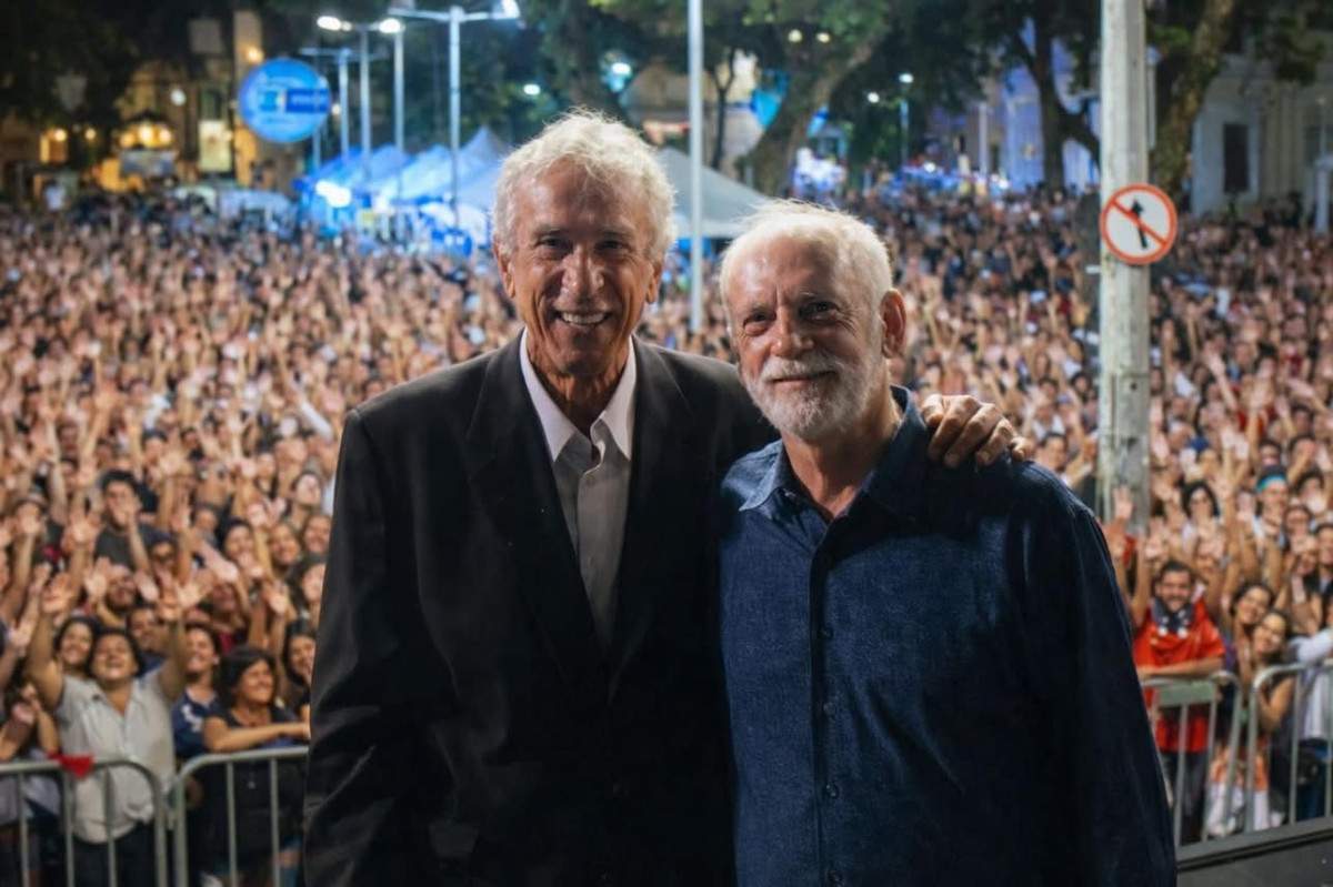 Fernando e Cláudio dividem repertório de músicas românticas/DIVULGAÇÃO