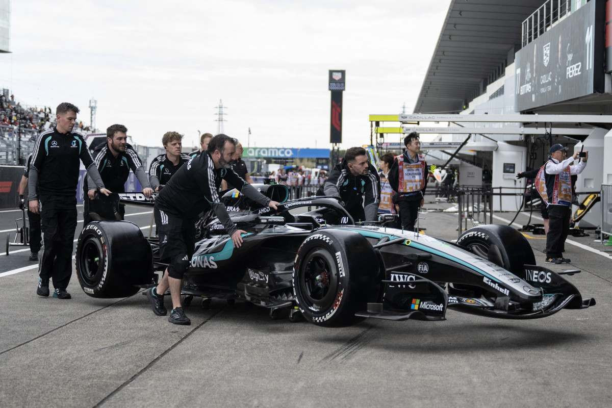 Membros da equipe Mercedes de F1/ ANDREW CABALLERO-REYNOLDS / AFP