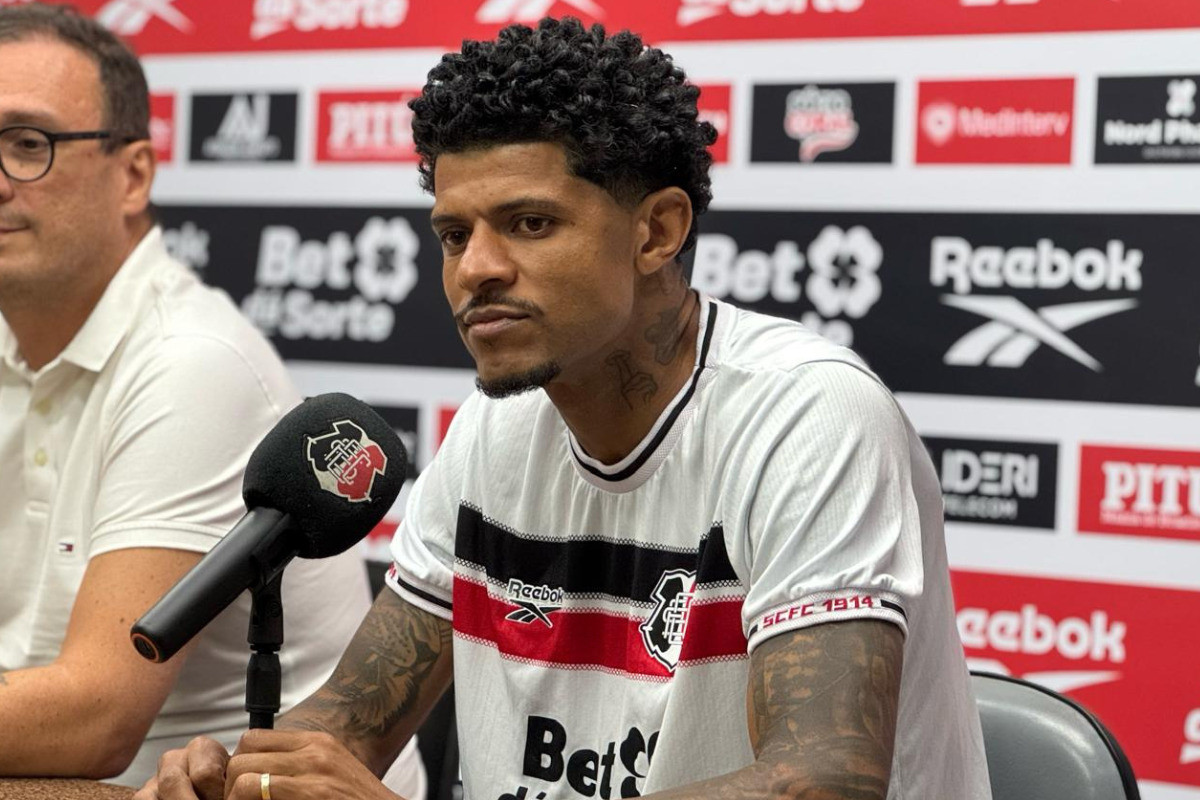 Tiago Marques, atacante do Santa Cruz/Divulgação/SCFC